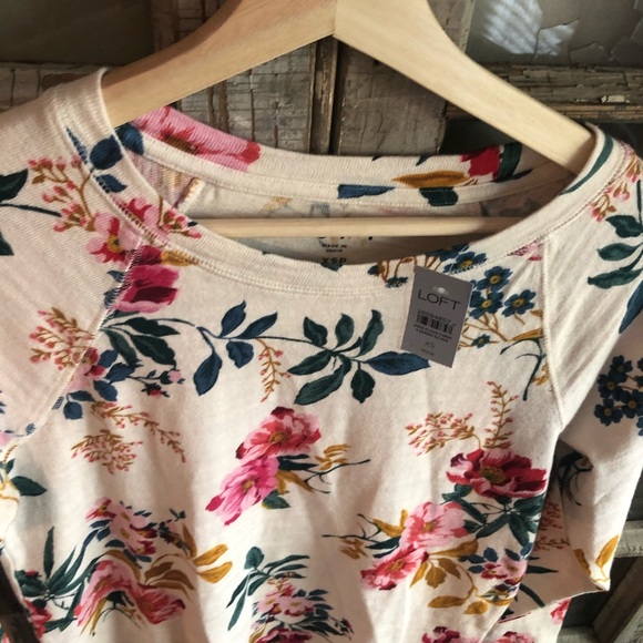 🎀NEW🎀LOFT Floral Top - Picture 4 of 6